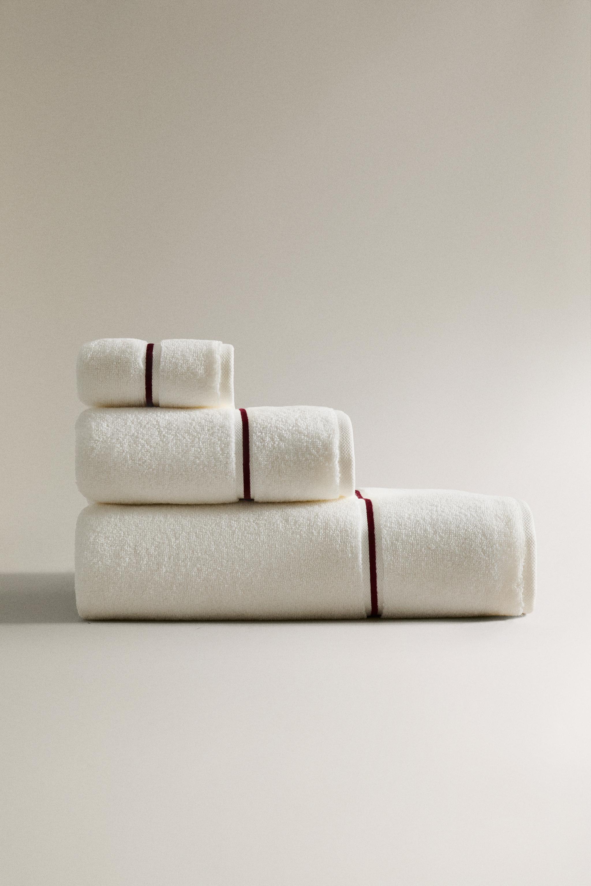 EMBROIDERED TRIM BATH TOWEL